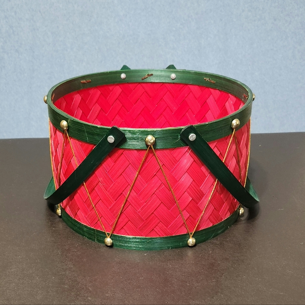 Vintage Holiday woven drum basket